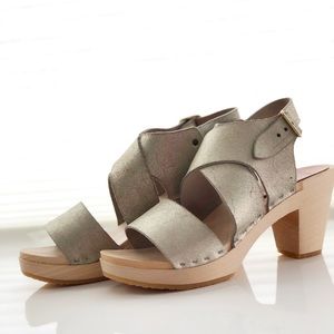 Bryr clogs silver metallic size 39 (8.5) NEW